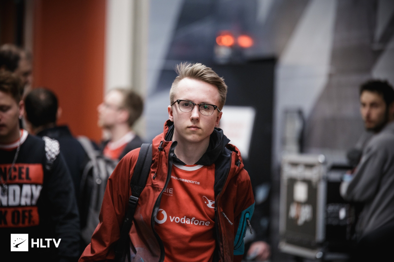 JDG赛后群访 Ruler：小法、大虫子在团队游戏的表现还是个未知数