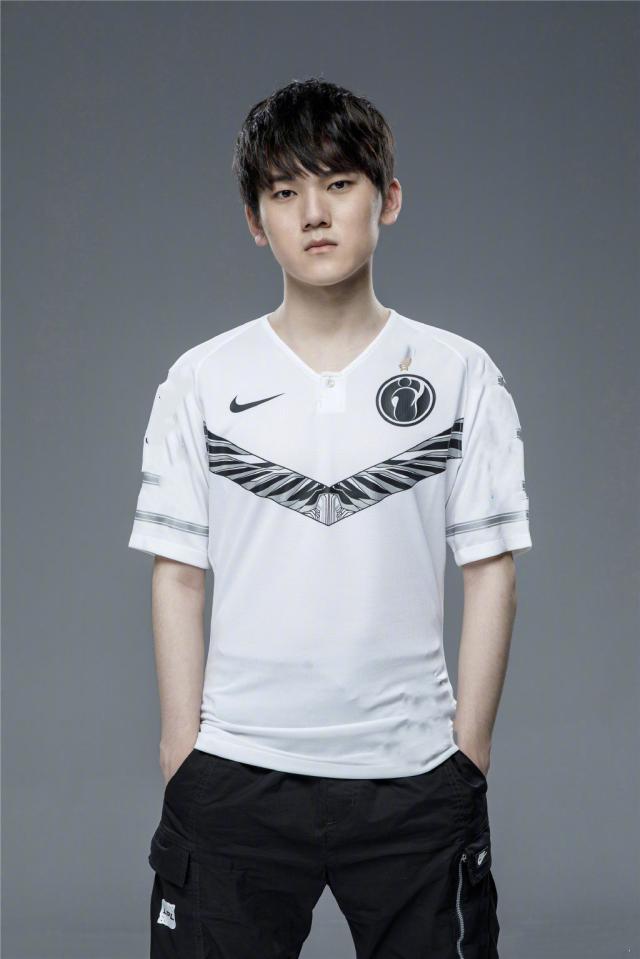 BLG群访 Tabe：对于季后赛的期待是，决赛跟JDG再交手一次